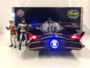 JADA | CLASSIC BATMOBILE MET BATMAN EN ROBIN + VERLICHTING | 1:18_